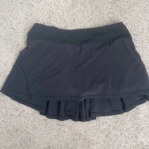 Black Lululemon skirt! Size 6 Regular